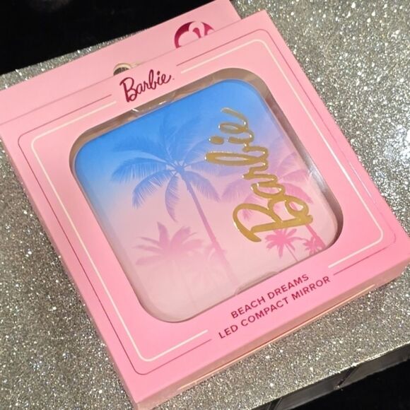 Impressions X Barbie Beach Dream LED Compact Mirror - Picture 9 of 9